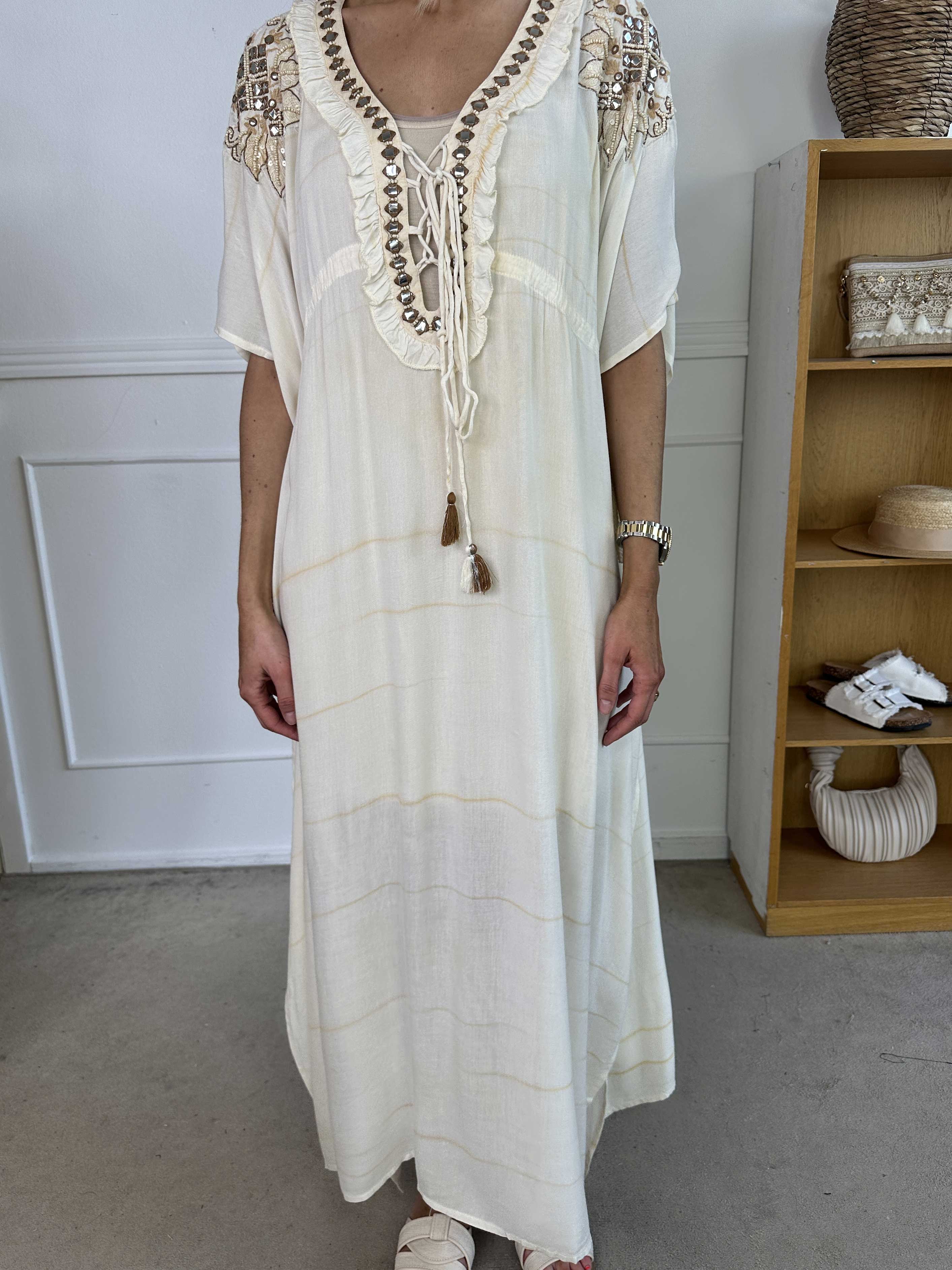 Avery - Tunikaklänning i viskos med pärlor och spets på bröstet